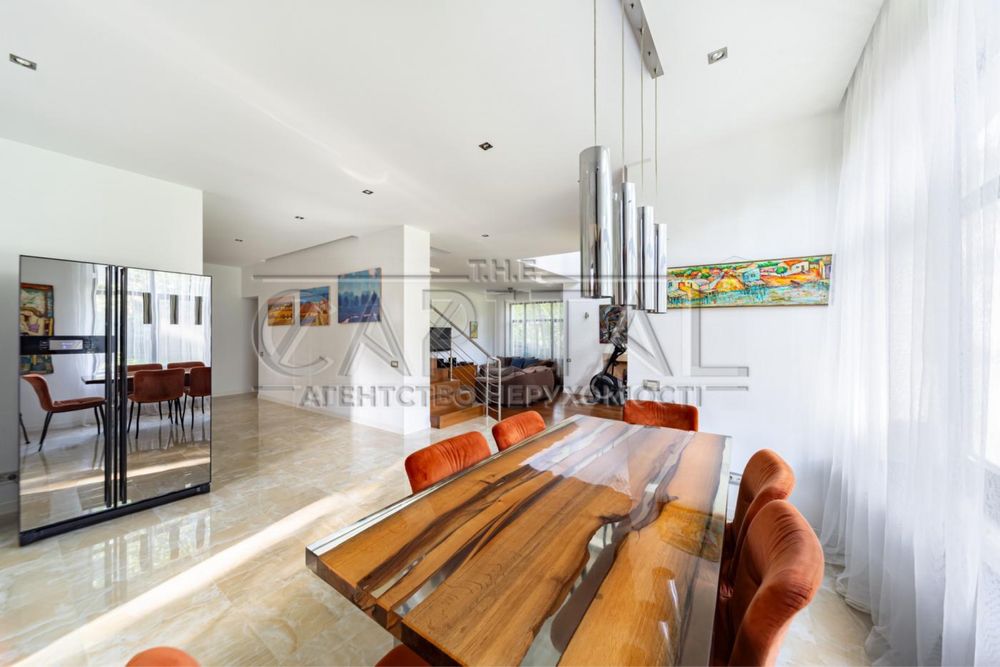 Київ, Святошинський район, вул. Патріарха Володимира Романюка 300м2