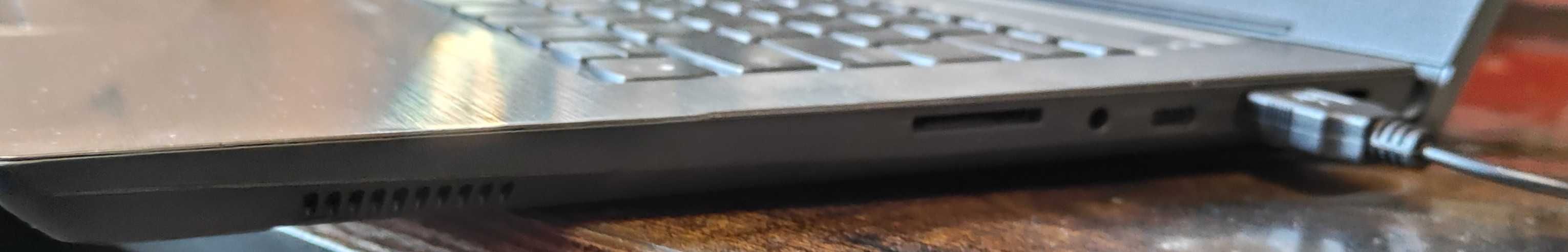 Markowy laptop LENOVO v330-14 IKB