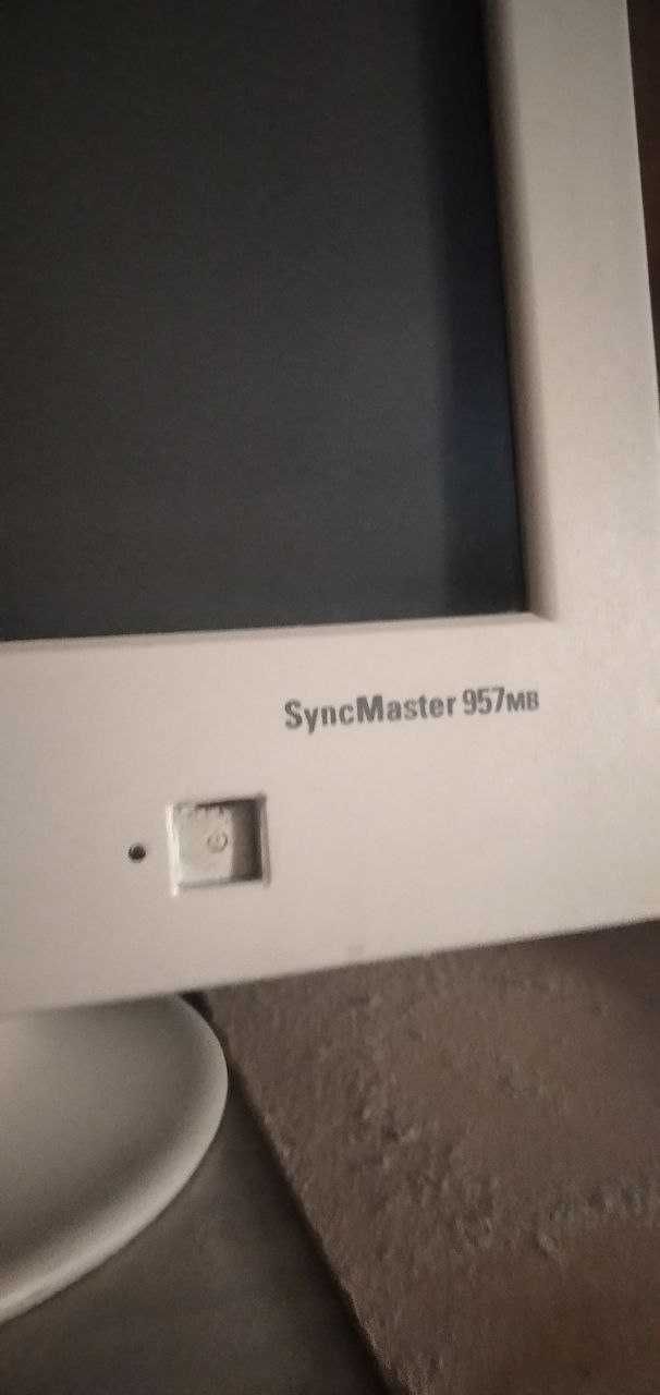 Монитор Samsung SyncMaster 957MB, ретро. 19 Дюйм
