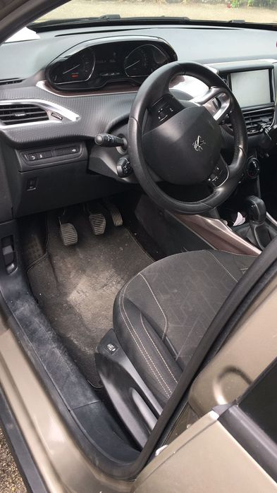 Peugeot 2008 мини-кроссовер 2014 года