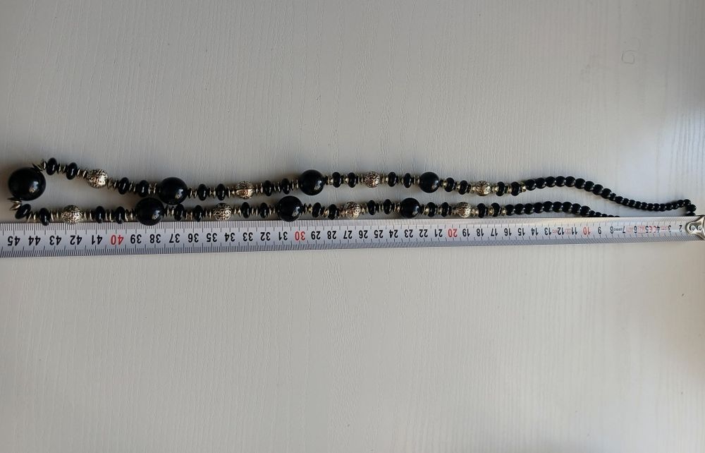 Korale czarne że srebrnym naszyjnik