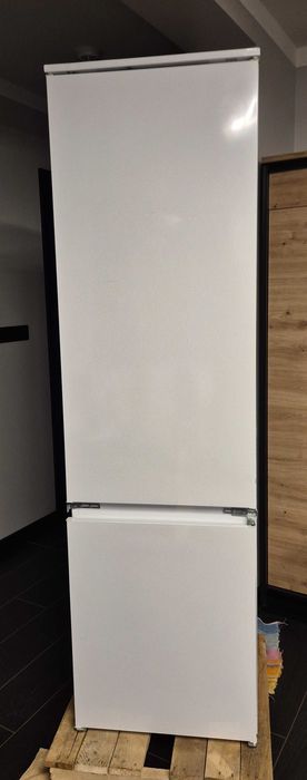 Lodówka do zabudowy AEG SCB819F8FS. Środek praktycznie nowy.