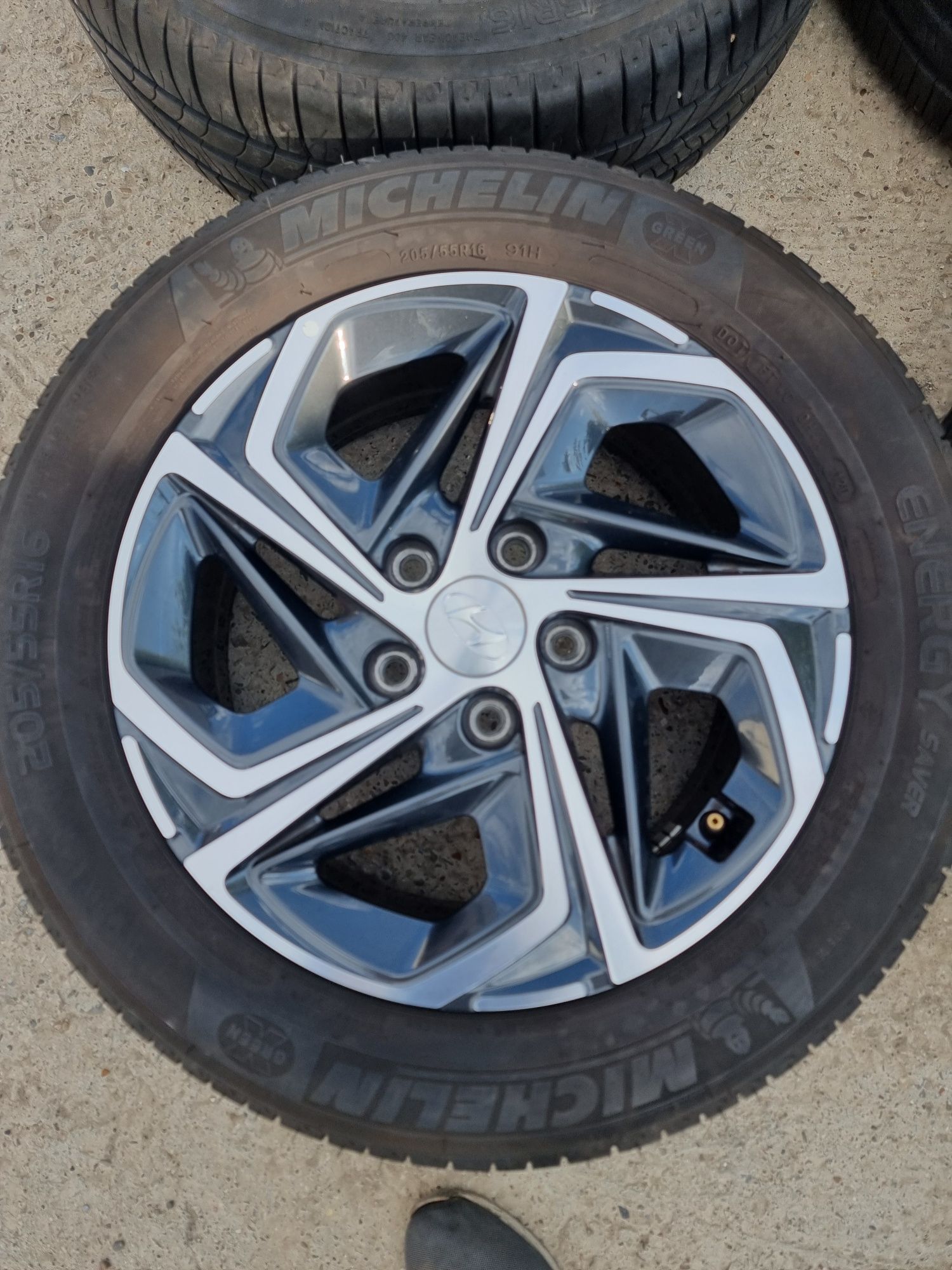 Диски Hyundai R16 5x114.3 6.5j ET50 ЦО67.1 оригінал