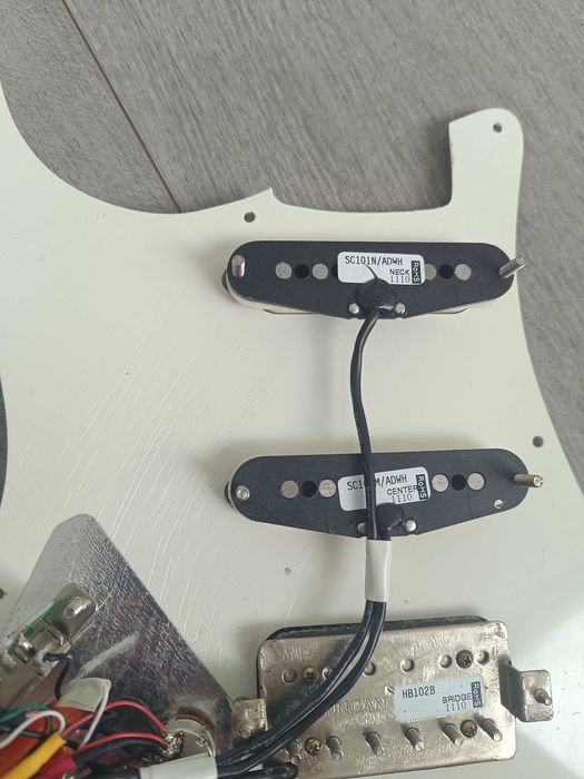 Loaded Pickguard Seymour Duncan Designed HSS para Squier/fender