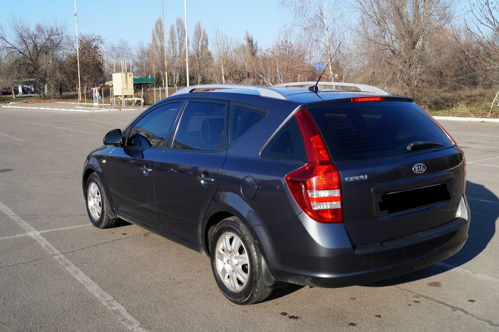 KIA CEE'D SW 1.6 бензин (122 к.с)