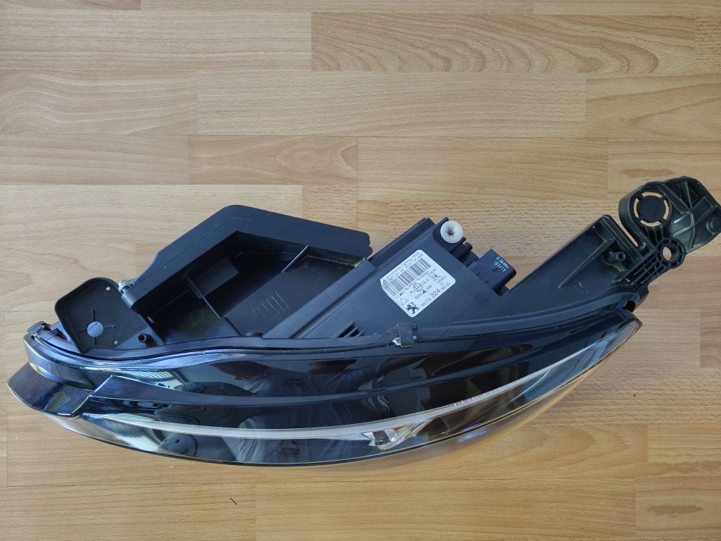 Peugeot 308 T9 lampa lewa full led kompletna IDEALNA