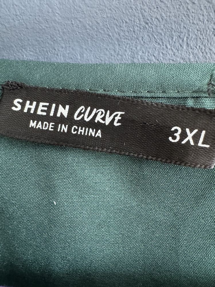 Krótka sukienka z kopertowym dekoltem Shein curve 3XL
