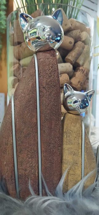 Bonita peça decoração forma de gatos