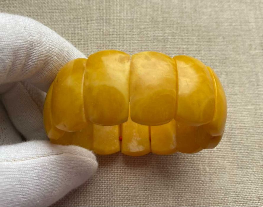 Старый бакелит. Под янтарь.