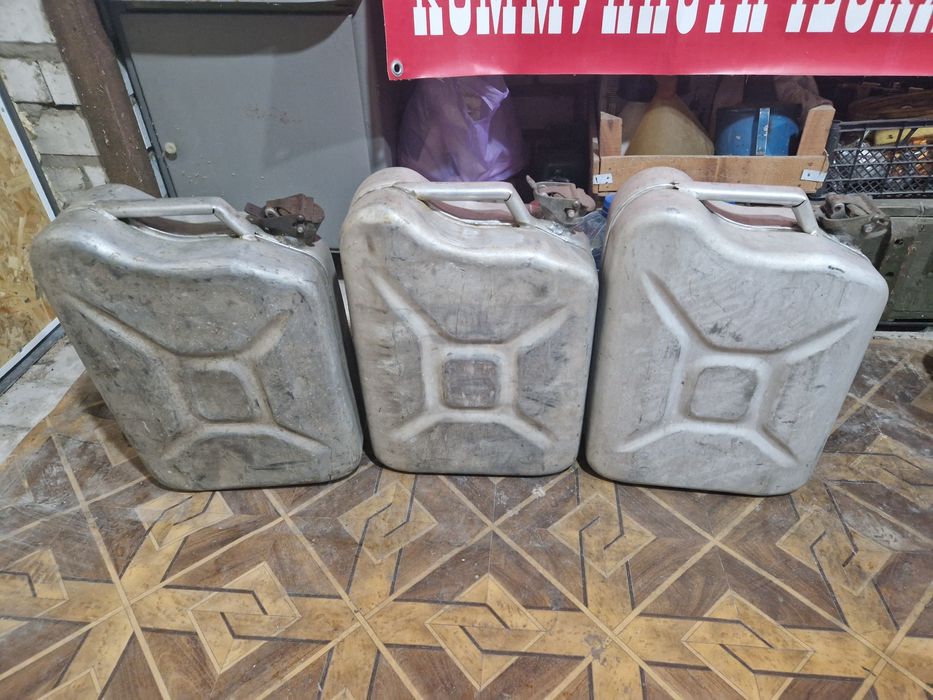 Продам канистру алюминиевую 20 литров