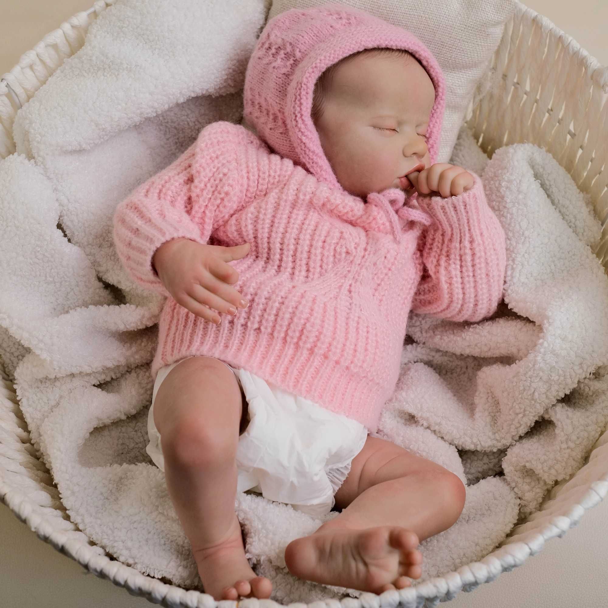 LALKA typu reborn z zamkniętymi oczkami