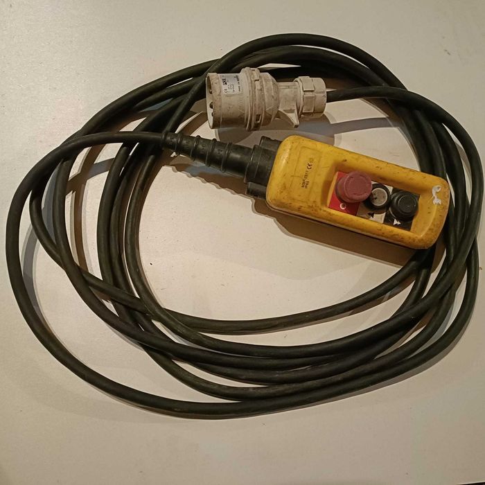 Winda Geda Comfort w komplecie z dodatkowym napędem Geda Lift. 27mb