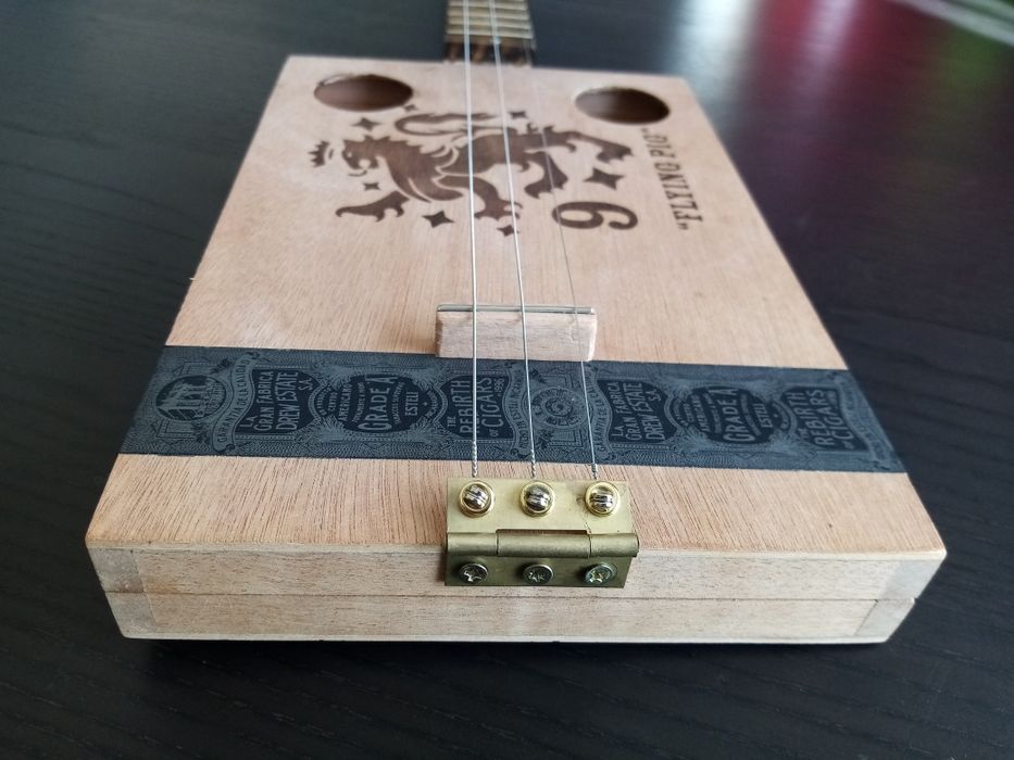 Guitarra de caixa de charutos