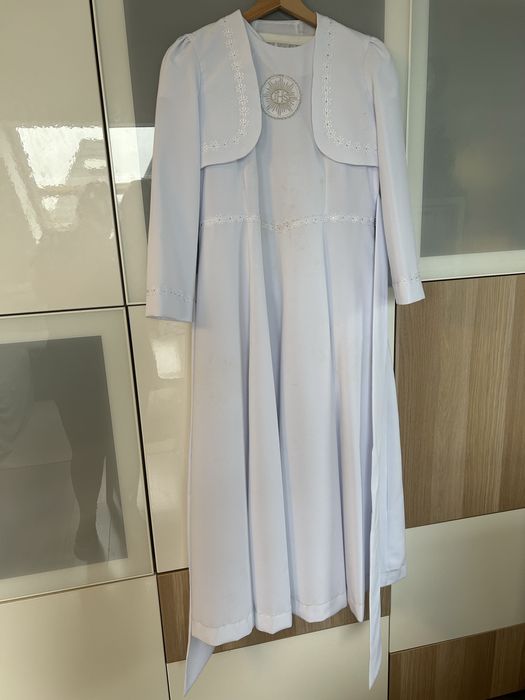 Alba komunijna, sukienka