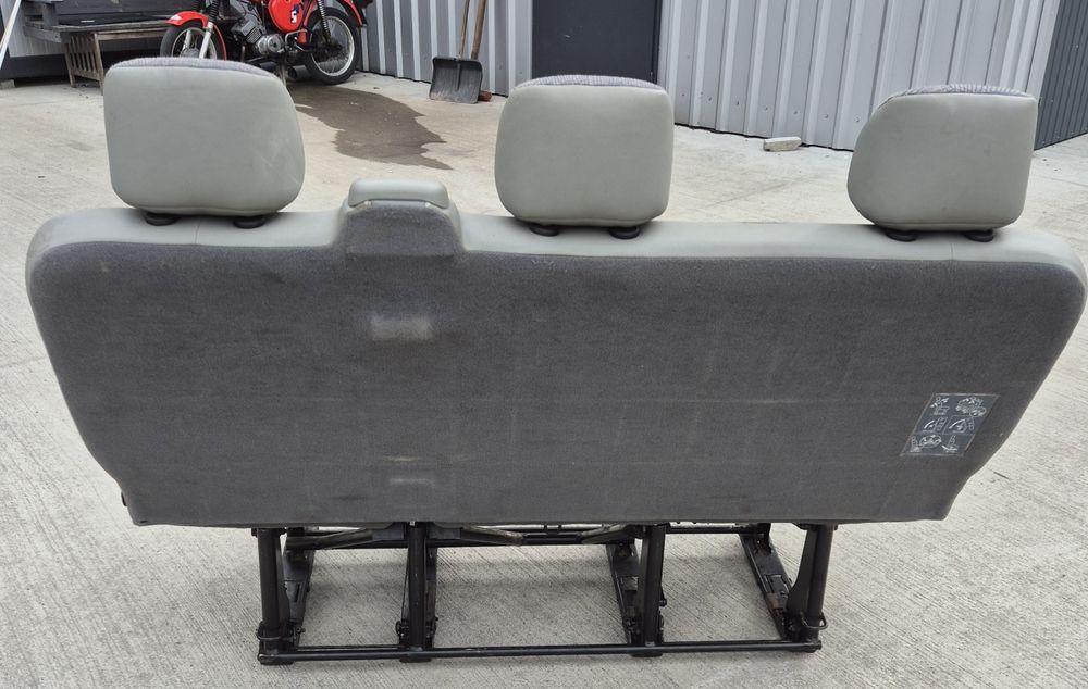 Kanapa lll trzeci rząd Trafic Vivaro