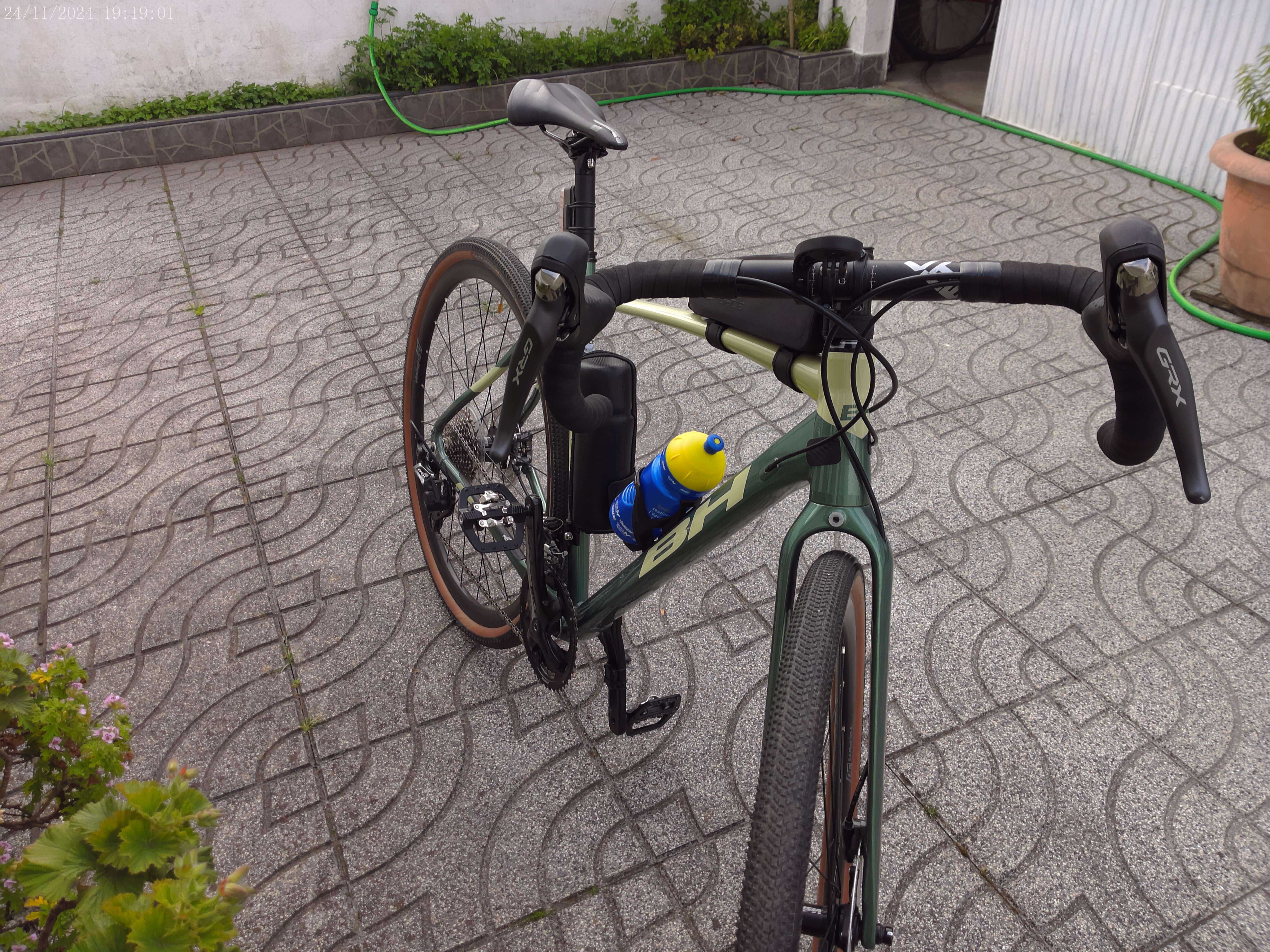Bicicleta de gravel nova
