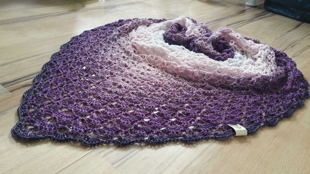Chusta hand made szydełko ombre włóczka lilia fiolet biała złota nitka