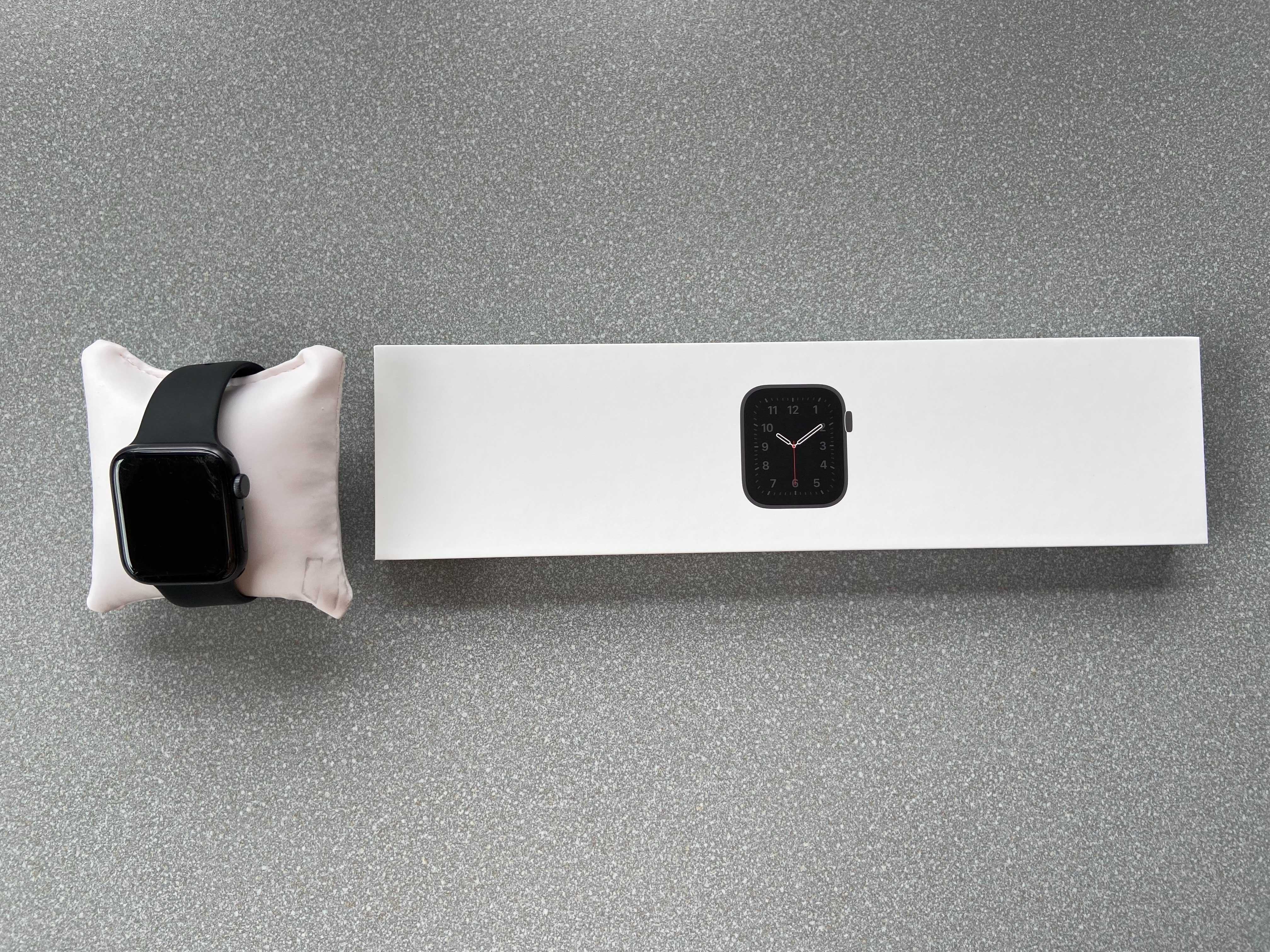 Apple Watch SE 44 mm Space Gray