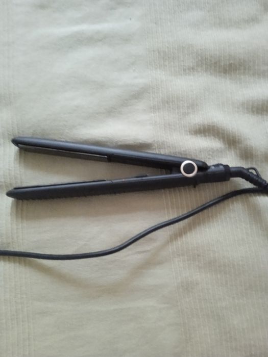 Випрамляч для волосся та фен