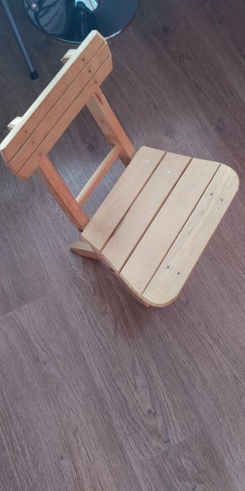 Krzeslo drewniane dla dziecka