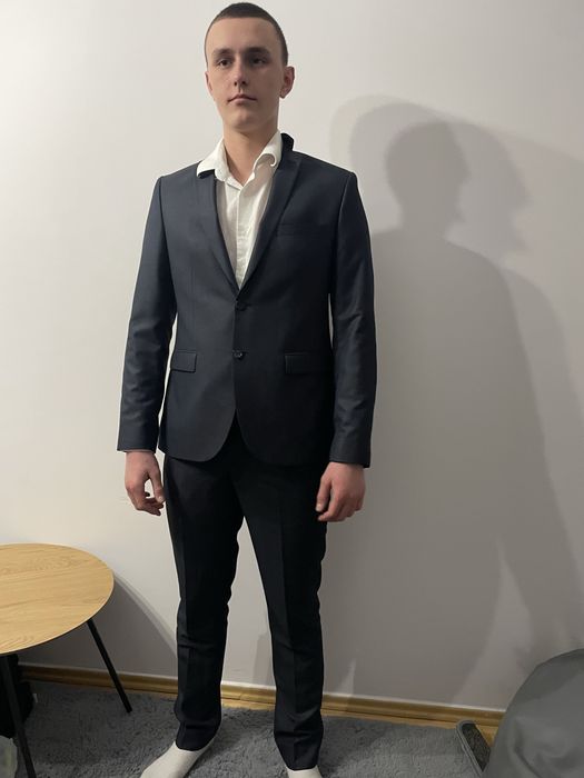 garnitur na rozne okazje z pasujacymi dodatkami