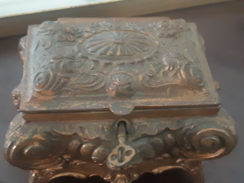 Guarda joias  em latão