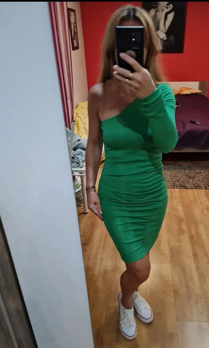 Sukienka na jedno ramię