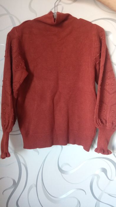 Продам шерстяной костюм,теплый на девочку 11-14 лет