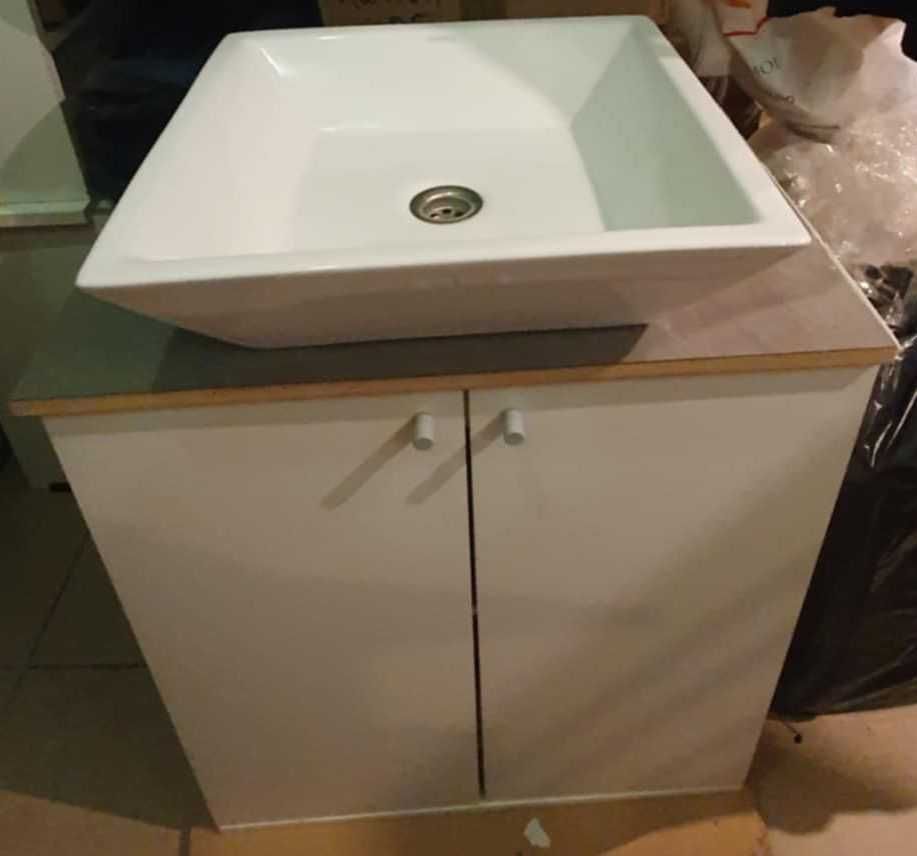 Szafka łazienkowa IKEA z umywalką KERRA biała używana