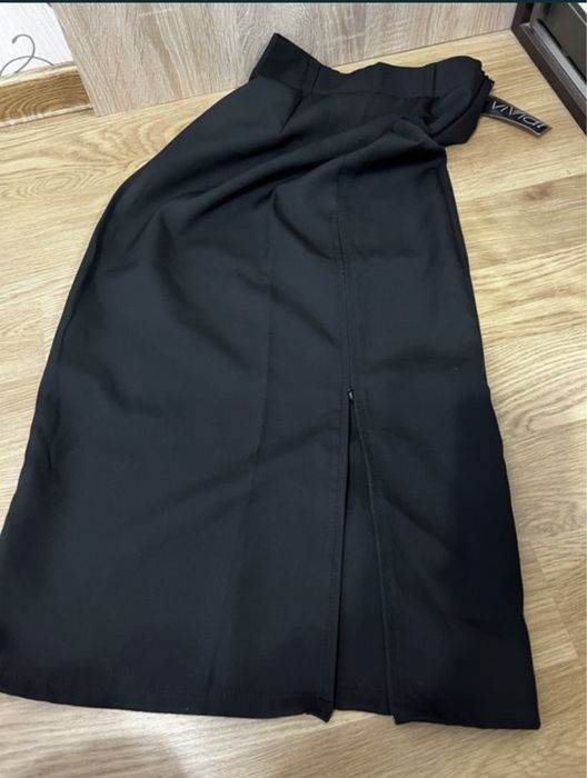 Спідниця з розрізом