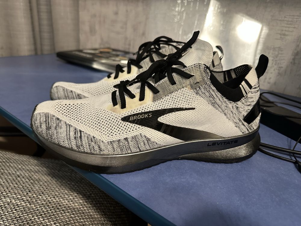 Кросівки Brooks ввдомоі фірми