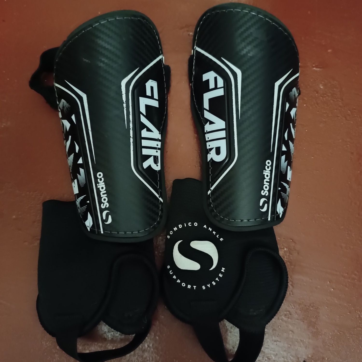 продам набор щитков футбольных Adidas,Optium, Sondico