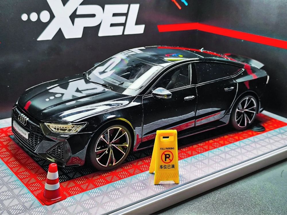 Машинка в масштабі 1/18 audi rs7 з ключем