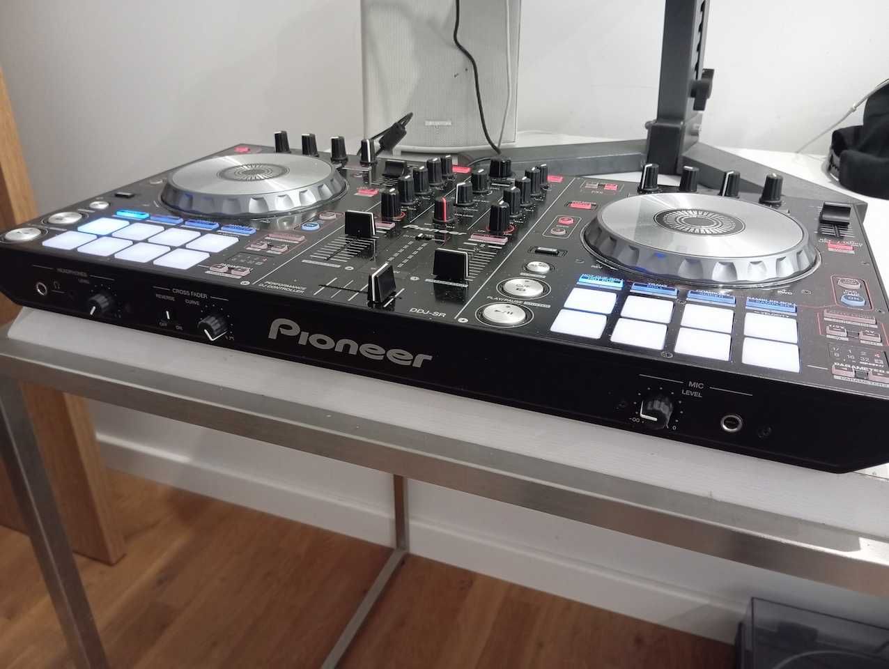 Kontroler dla DJ'a Pioneer DDJ-SR do Serato DJ