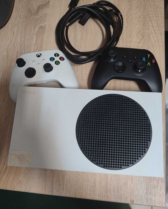 Xbox series s 512 gb +2 dodatkowe gamepady