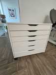Biala szafka z szufladami Ikea