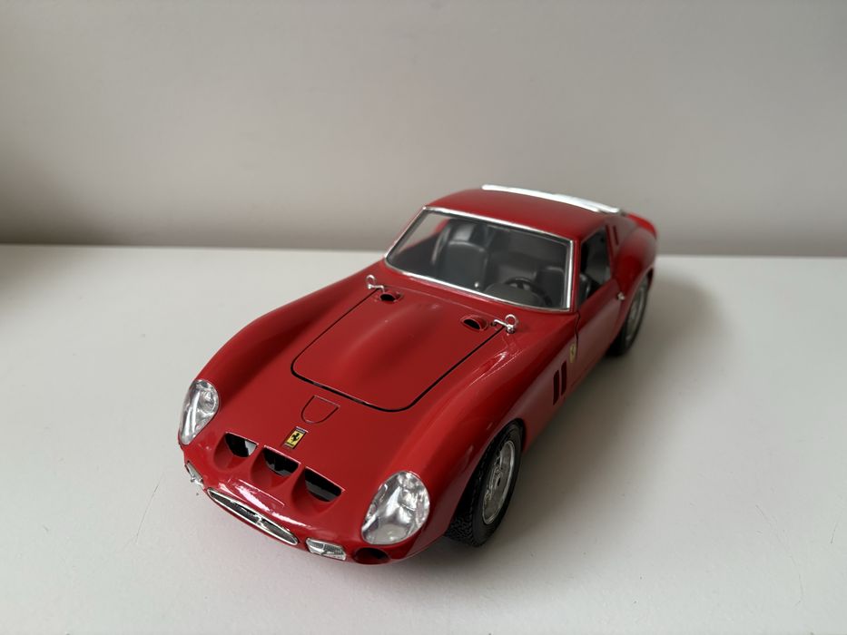 Model Ferrari 250 GTO 1:18 BBurago Burago (maisto welly)