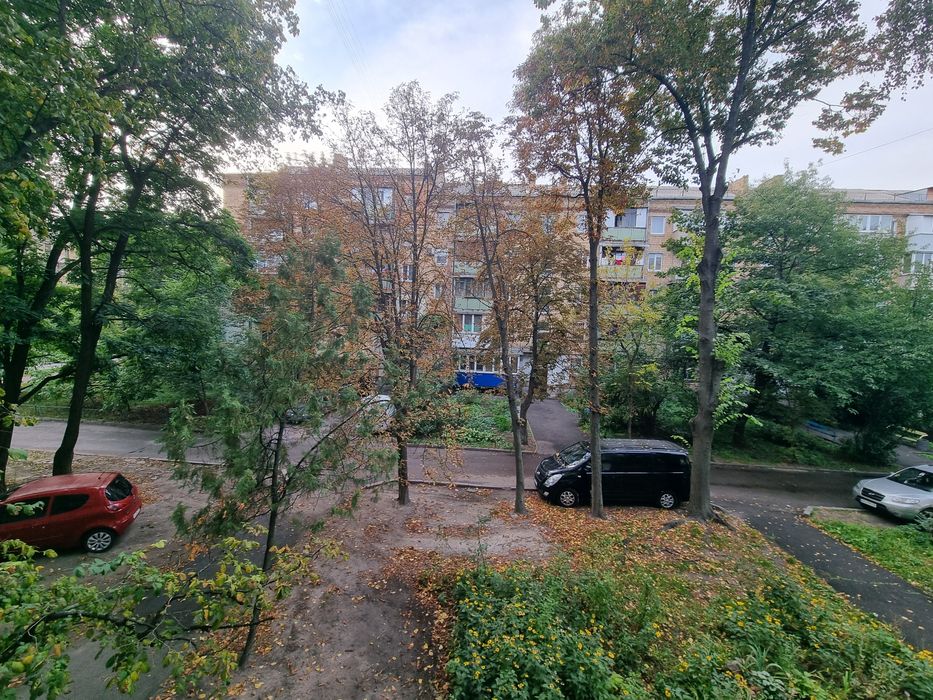 Продам 2 кімнтнатну квартиру вул Щусєва 12 метро Дорогожичі Сирець