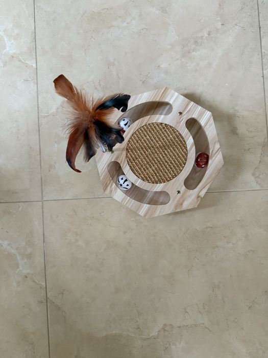 Продам кігтеточка та іграшка для котика