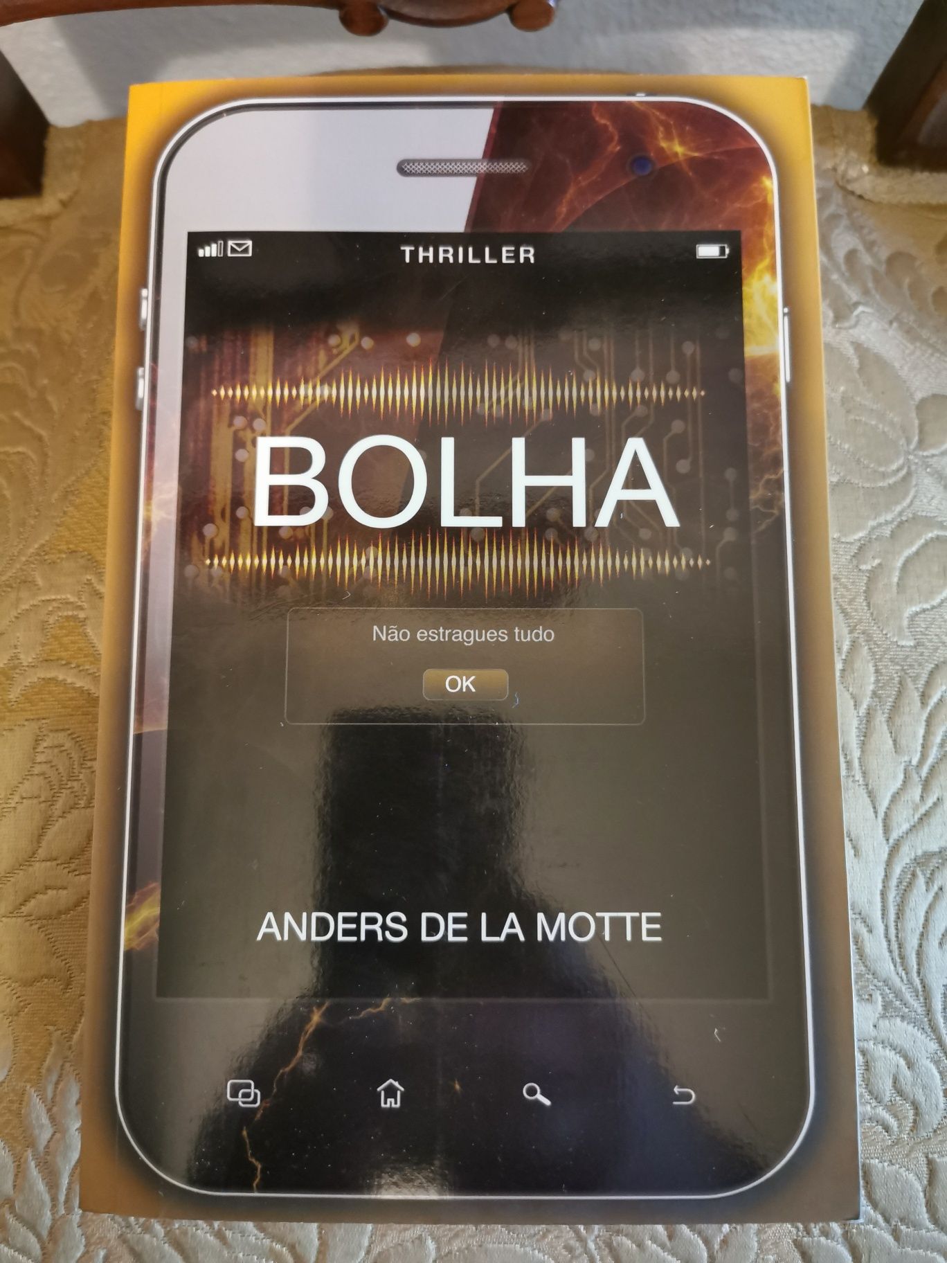 Bolha (Anders De La Motte) - Bertrand
