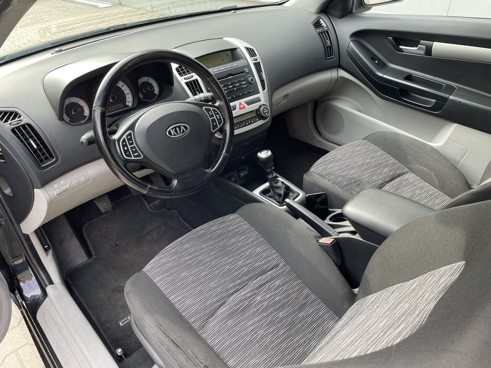 Kia Ceed  2.0 CRDI  140 KM