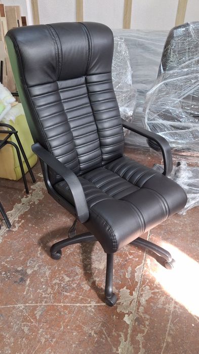 Продам перетянутую офисную мебель