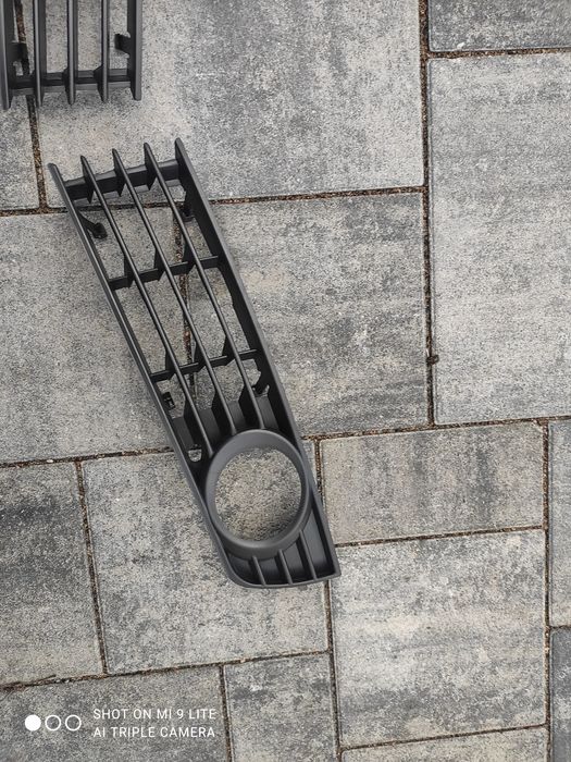 Kratka zderzaka halogenu Audi A4 B6 Prawa lewa