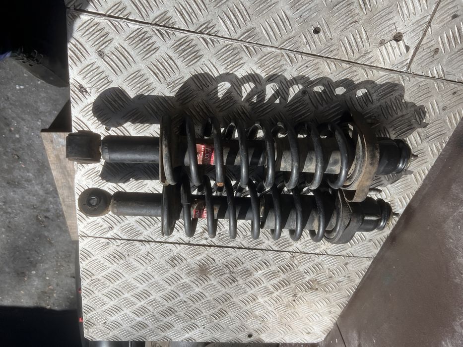 Задние стойки в сборе Mitsubishi Outlander 2005 аутлендер