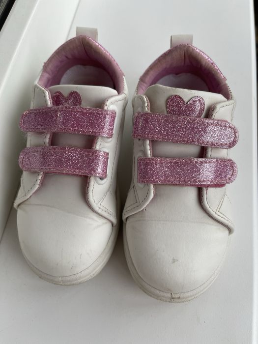 Дитяче взуття на дівчинку