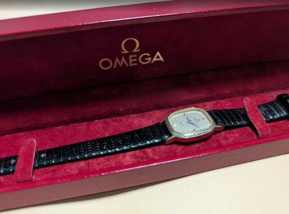Женские швейцарские часы OMEGA 1387 с золотым циферблатом - оригинал