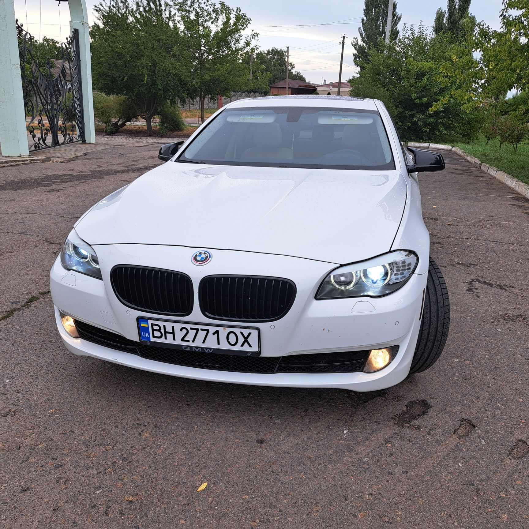 Автомобіль BMW 528