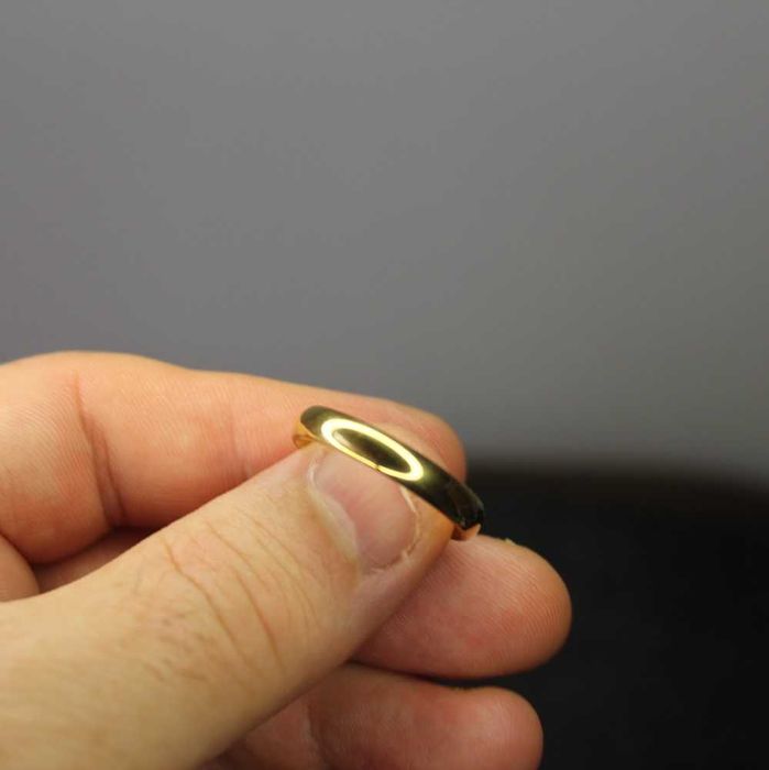 Aliança fina em aço inox com banho em ouro