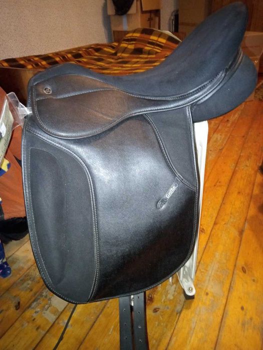 Продам новое седло для лошади