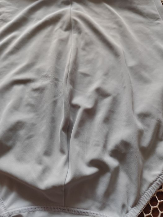 Body wyszczuplające z małą domieszką bawełny z koronką na regulowane r